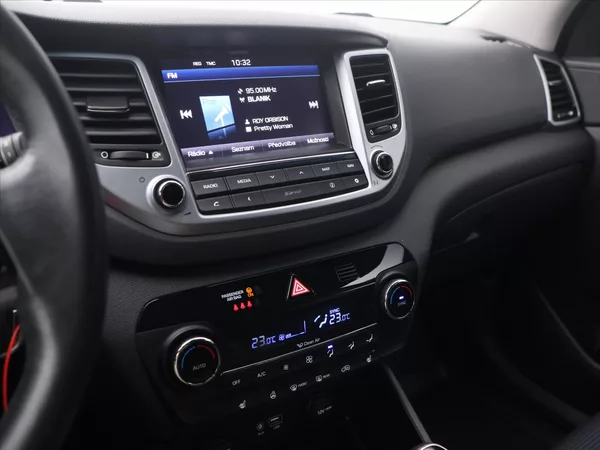Hyundai Tucson 1.6 T-GDI 130kW 4WD Style tažn - foto 15