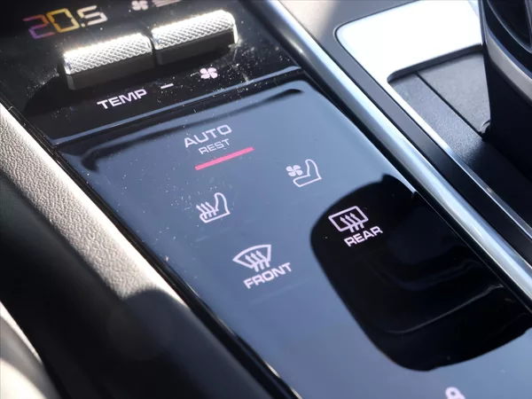 Porsche Cayenne 3,0 EHV 340kW Platinum DPH - foto 34