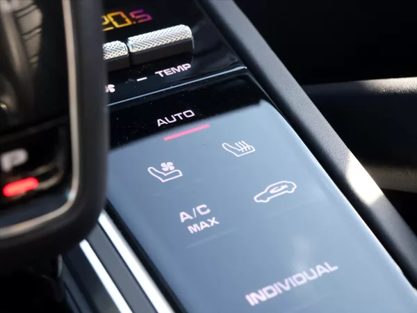 Porsche Cayenne 3,0 EHV 340kW Platinum DPH - foto 36