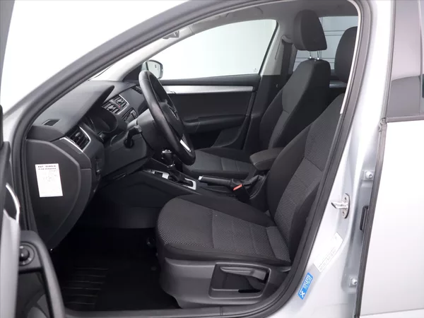 Škoda Octavia 2,0 TDI 135kW 4x4 DSG Ambition - foto 10