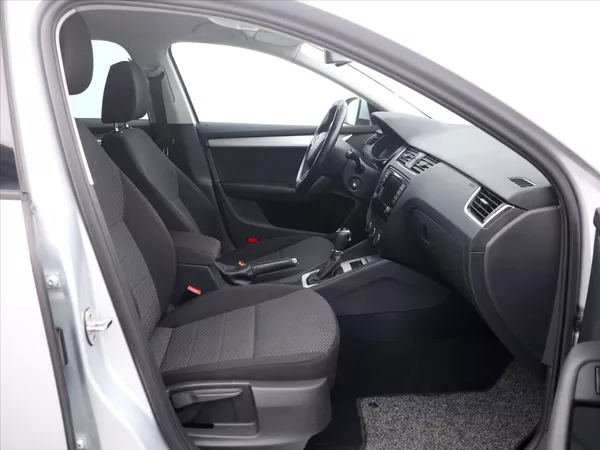 Škoda Octavia 2,0 TDI 135kW 4x4 DSG Ambition - foto 11