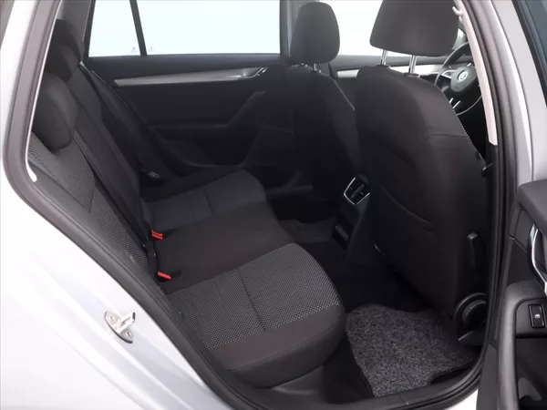 Škoda Octavia 2,0 TDI 135kW 4x4 DSG Ambition - foto 12