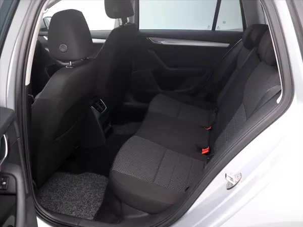 Škoda Octavia 2,0 TDI 135kW 4x4 DSG Ambition - foto 13