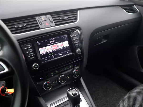Škoda Octavia 2,0 TDI 135kW 4x4 DSG Ambition - foto 17