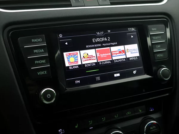 Škoda Octavia 2,0 TDI 135kW 4x4 DSG Ambition - foto 18