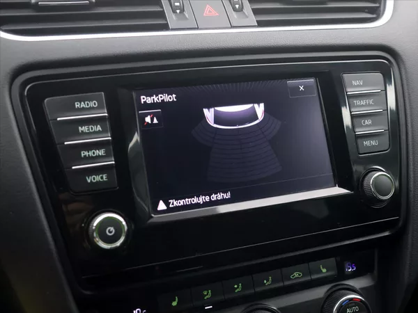 Škoda Octavia 2,0 TDI 135kW 4x4 DSG Ambition - foto 19