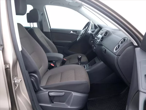 Volkswagen Tiguan 1,4 TSI 118kW CZ 2.Maj Klima - foto 11