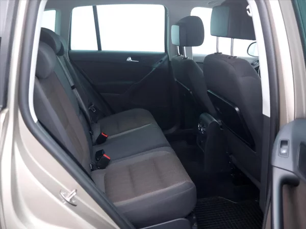 Volkswagen Tiguan 1,4 TSI 118kW CZ 2.Maj Klima - foto 12