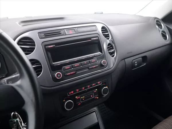 Volkswagen Tiguan 1,4 TSI 118kW CZ 2.Maj Klima - foto 17