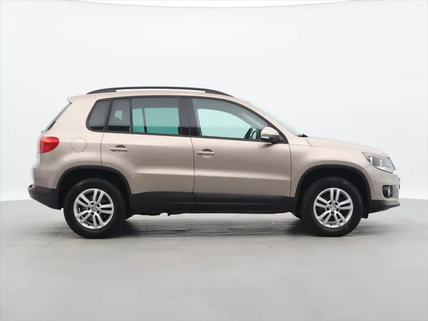Volkswagen Tiguan 1,4 TSI 118kW CZ 2.Maj Klima - foto 8