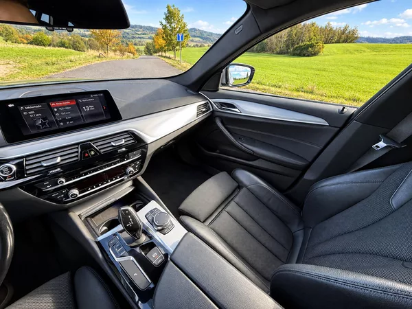 BMW Řada 5 3,0 3.0 530d Touring Sport DPH - foto 23