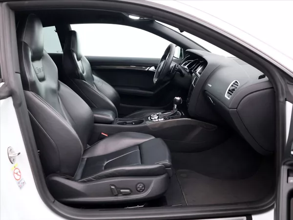 Audi RS 5 4,2 FSI 331KW QUATTRO CZ - foto 12