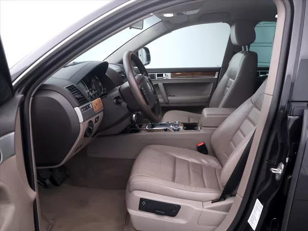 Volkswagen Touareg 3,0 TDI V6 176kW Tiptronic CZ - foto 11