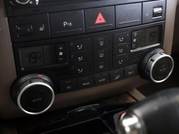 Volkswagen Touareg 3,0 TDI V6 176kW Tiptronic CZ - foto 28