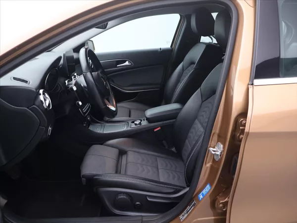 Mercedes-Benz GLA 2,1 200d 100kW 4Matic CZ DPH - foto 11