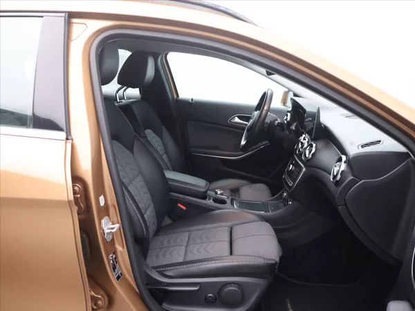 Mercedes-Benz GLA 2,1 200d 100kW 4Matic CZ DPH - foto 12