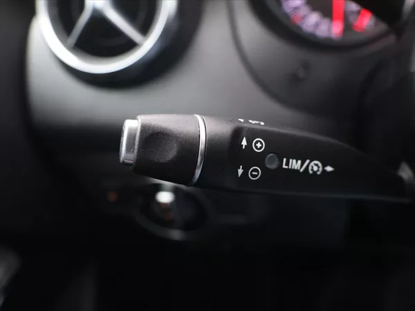 Mercedes-Benz GLA 2,1 200d 100kW 4Matic CZ DPH - foto 15