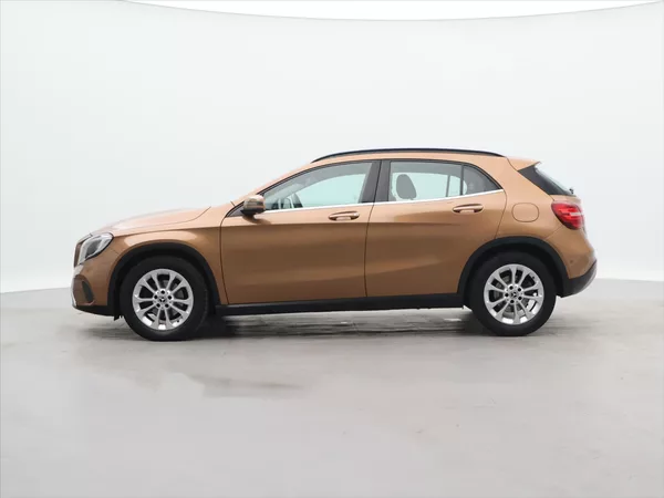 Mercedes-Benz GLA 2,1 200d 100kW 4Matic CZ DPH - foto 4