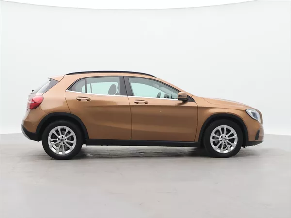 Mercedes-Benz GLA 2,1 200d 100kW 4Matic CZ DPH - foto 8