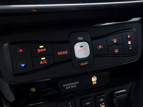 Nissan Leaf 110kW N-Connecta 40kWh SOH 88, - foto 26
