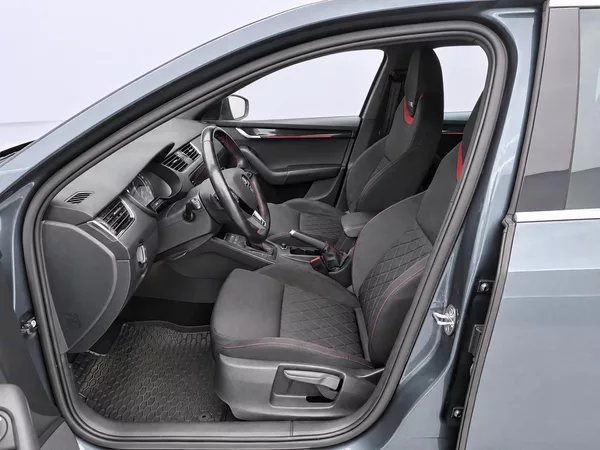 Škoda Octavia 2,0 TDI RS 135KW DSG - foto 11