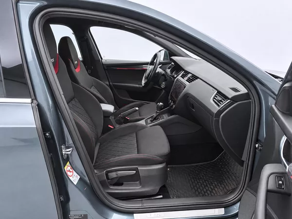 Škoda Octavia 2,0 TDI RS 135KW DSG - foto 12