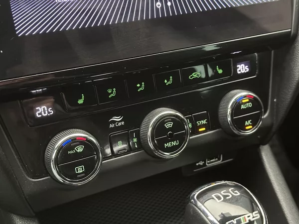 Škoda Octavia 2,0 TDI RS 135KW DSG - foto 30