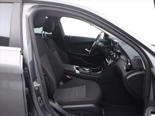 Mercedes-Benz Třídy C 2,1 220d 125kW Aut.klima Tažné - foto 12