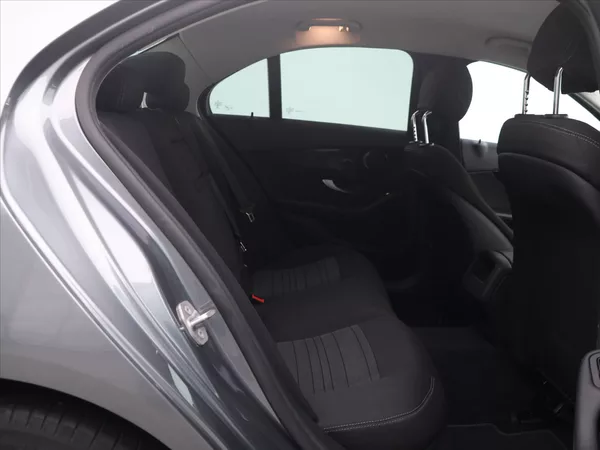 Mercedes-Benz Třídy C 2,1 220d 125kW Aut.klima Tažné - foto 13