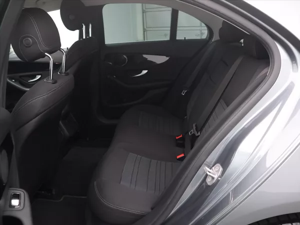 Mercedes-Benz Třídy C 2,1 220d 125kW Aut.klima Tažné - foto 14
