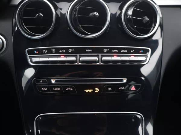 Mercedes-Benz Třídy C 2,1 220d 125kW Aut.klima Tažné - foto 18