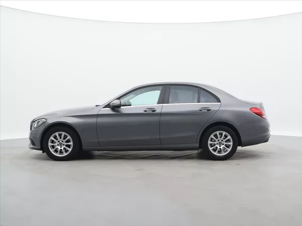 Mercedes-Benz Třídy C 2,1 220d 125kW Aut.klima Tažné - foto 4