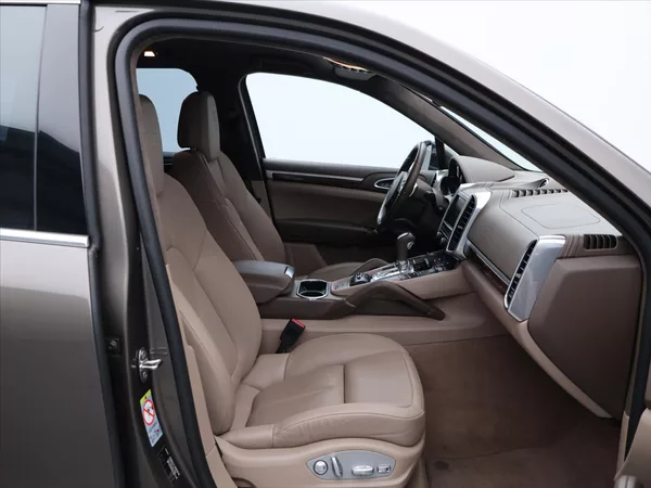 Porsche Cayenne 4.8 Turbo S 405kW DPH CZ - foto 12