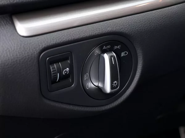 Volkswagen Sharan 2,0 TDI 135kW Comfortline DSG - foto 16