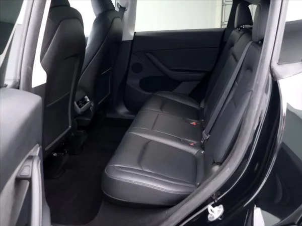 Tesla Model Y LR AWD sOH 92% 1.Maj DPH - foto 14