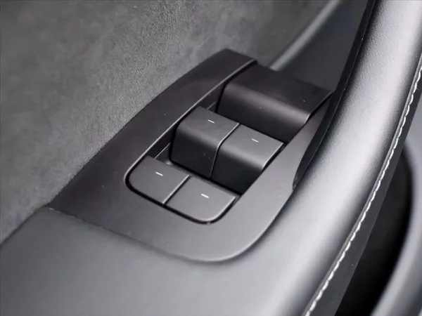 Tesla Model Y LR AWD sOH 92% 1.Maj DPH - foto 15