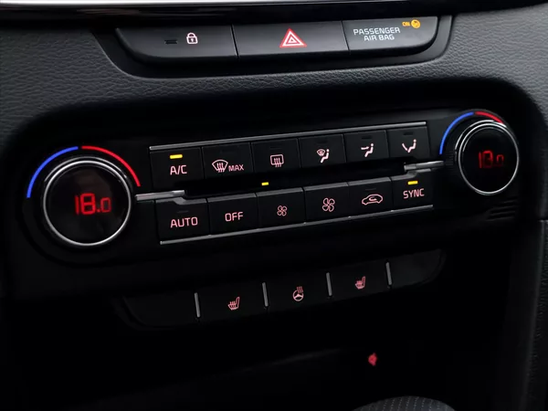 Kia Ceed SW 1,5 T-Gdi 118kW DCT CZ DPH - foto 26