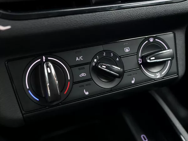 Škoda Scala 1,0 TSI 81kW Ambition CZ DPH - foto 23