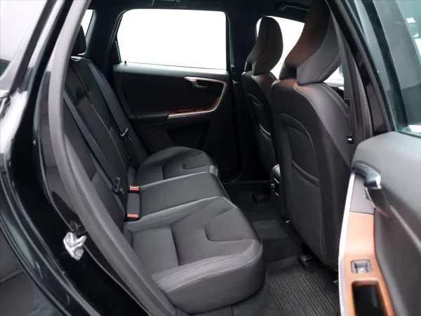 Volvo XC60 2,0 D4 120kW Momentum AUT - foto 13
