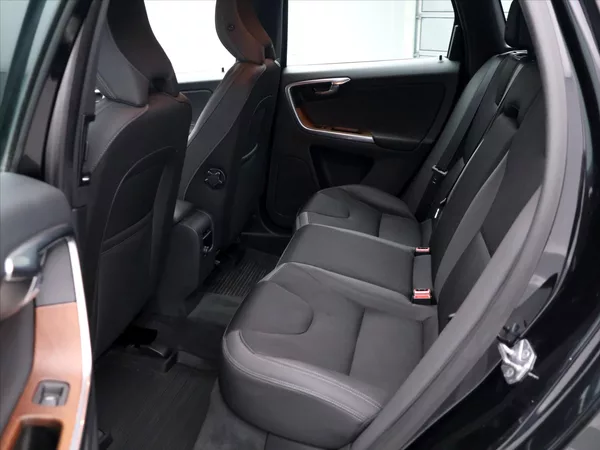 Volvo XC60 2,0 D4 120kW Momentum AUT - foto 14