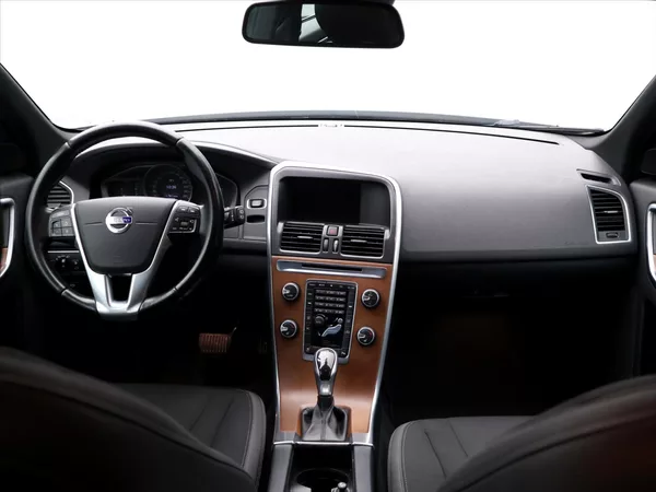Volvo XC60 2,0 D4 120kW Momentum AUT - foto 23