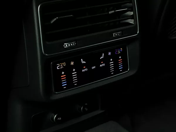 Audi Q7 3,0 - foto 17