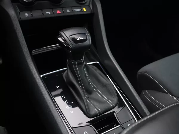 Škoda Karoq 1,5 TSI 110kW Sportline DSG CZ - foto 24