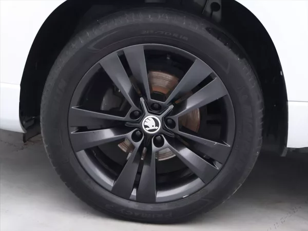 Škoda Karoq 1,5 TSI 110kW Sportline DSG CZ - foto 27
