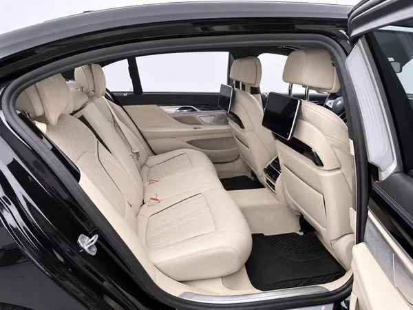 BMW Řada 7 4,4 390kW 750Li xDrive CZ DPH - foto 14