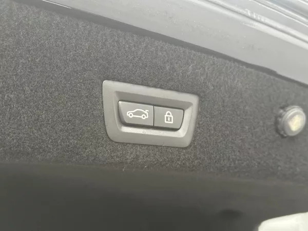 BMW Řada 7 4,4 390kW 750Li xDrive CZ DPH - foto 15