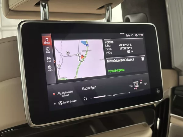 BMW Řada 7 4,4 390kW 750Li xDrive CZ DPH - foto 16