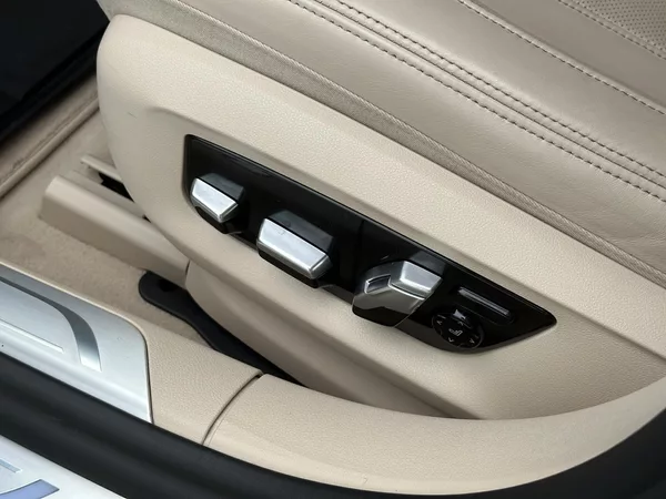 BMW Řada 7 4,4 390kW 750Li xDrive CZ DPH - foto 21