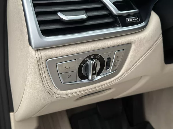 BMW Řada 7 4,4 390kW 750Li xDrive CZ DPH - foto 22