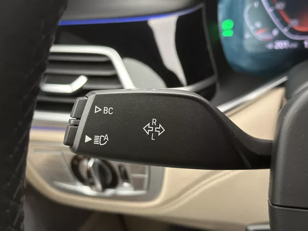 BMW Řada 7 4,4 390kW 750Li xDrive CZ DPH - foto 25